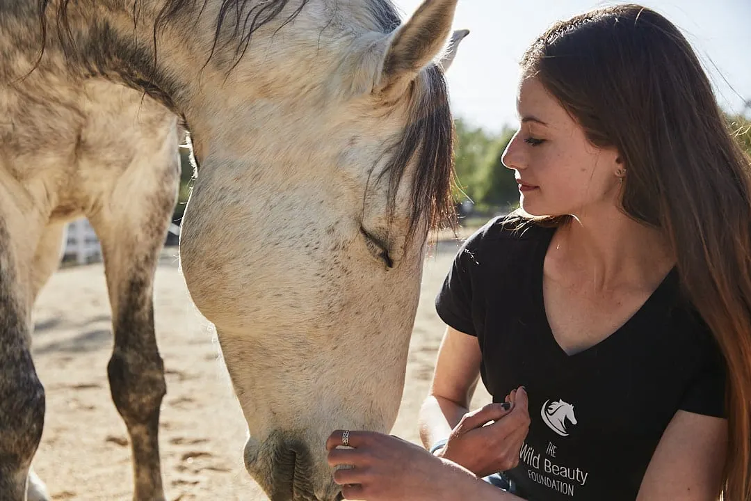Mackenzie Foy and Ghost