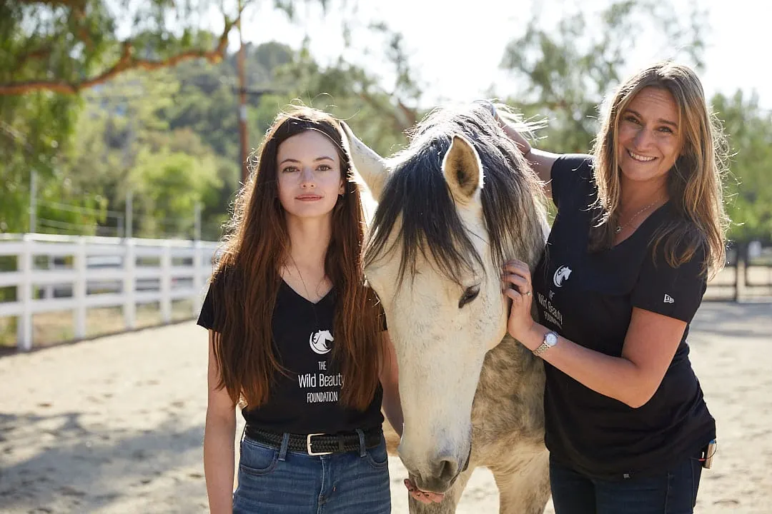Mackenzie Foy, Ashley Avis, and Ghost